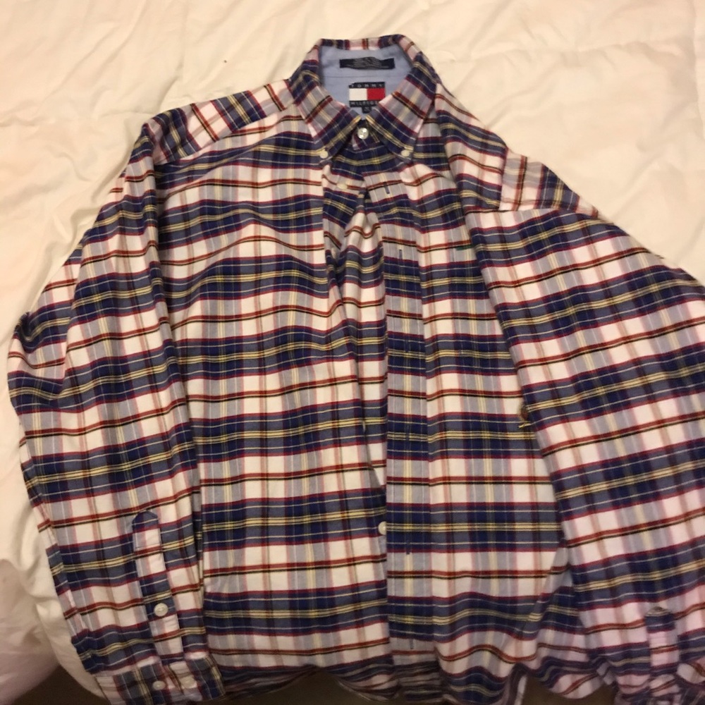 New Hilfiger plaid long sleeve shirt so QUALITY